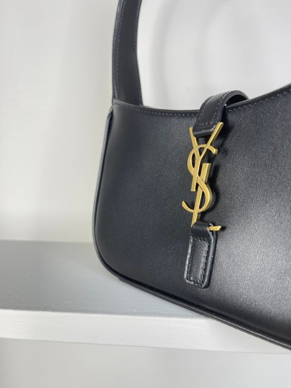 【分期0利率】YSL le 5 à 7滑面皮革迷你手袋【99成新】 