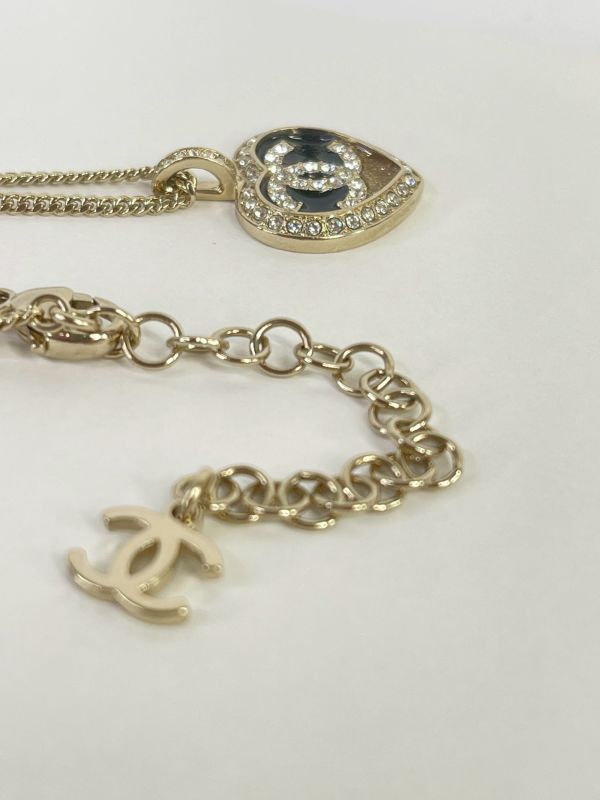 【未使用閒置品】CHANEL  23B拚色鑲鑽愛心項鍊 