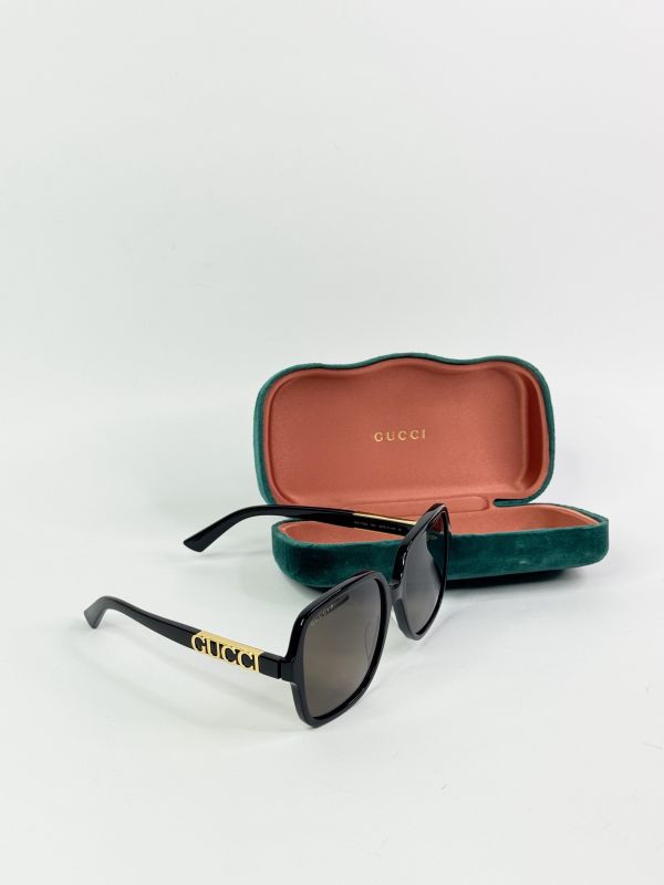 【分期0利率】 GUCCI 大方框側LOGO 墨鏡【99成新】 