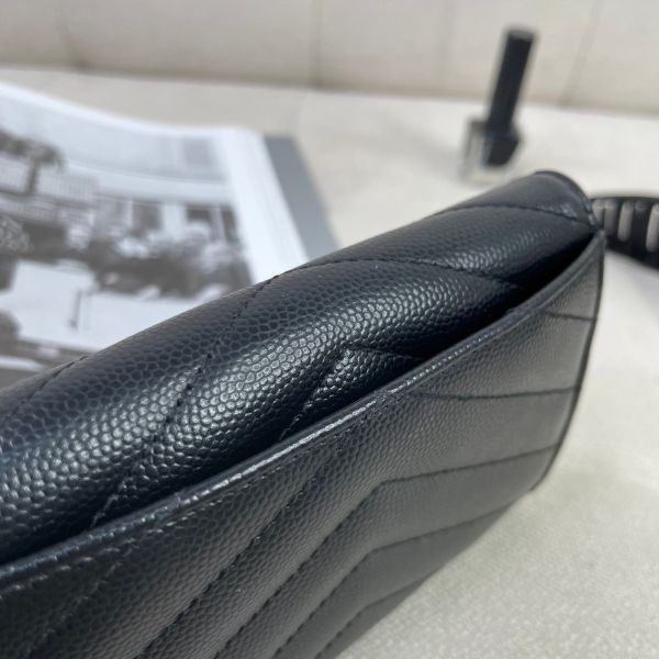 【12期0利率】YSL 粒面壓紋皮革信封卡片夾【9成新】 