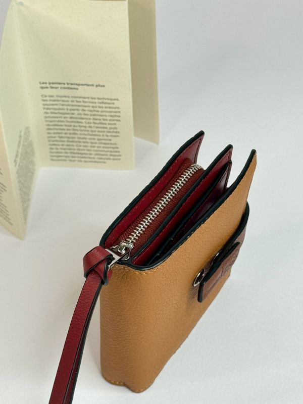 【分期0利率】LOEWE 小牛皮小型拉鍊短夾【95成新】 