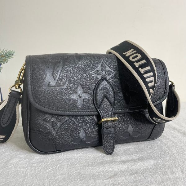 【12期0利率】LV  Diane Monogram Empreinte 法棍包【99成新】 