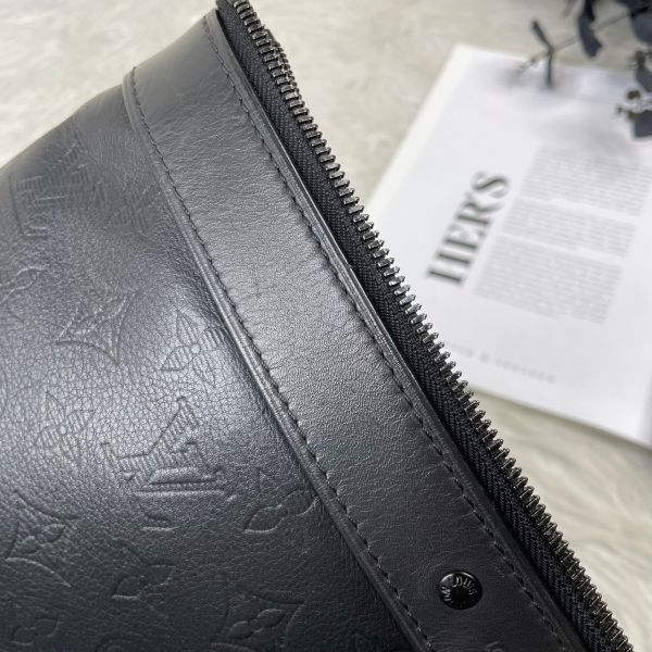 【12期0利率】LV小牛皮DISCOVERY POCHETTE 手拿包【9成新】 