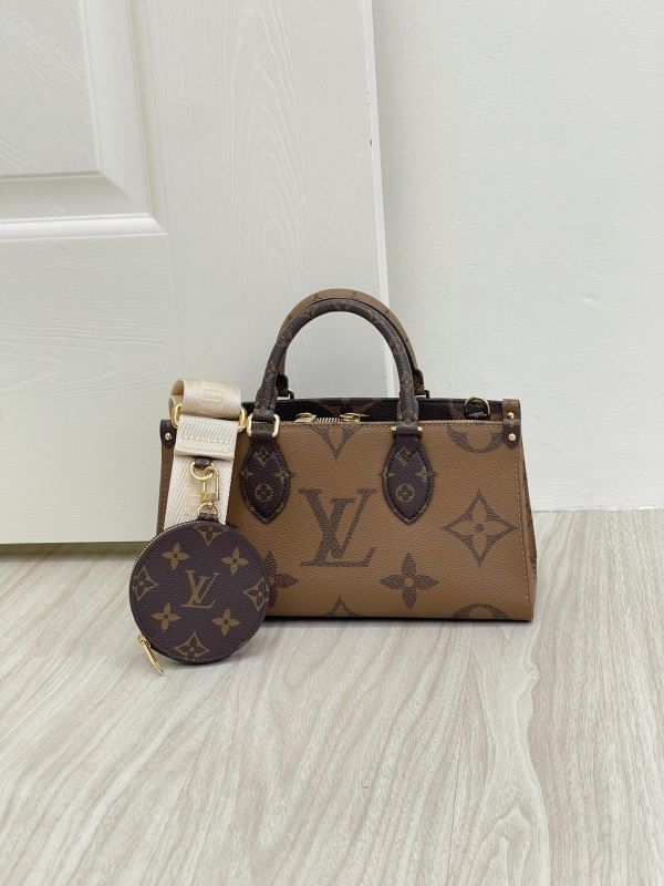 【置品新品】LV ON THE GO EAST WEST 