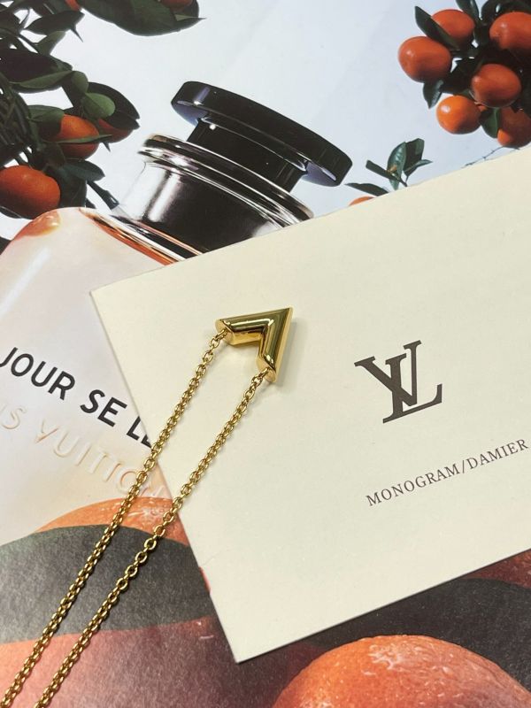 【分期0利率】LV Essential V 項鏈 【95成新】 