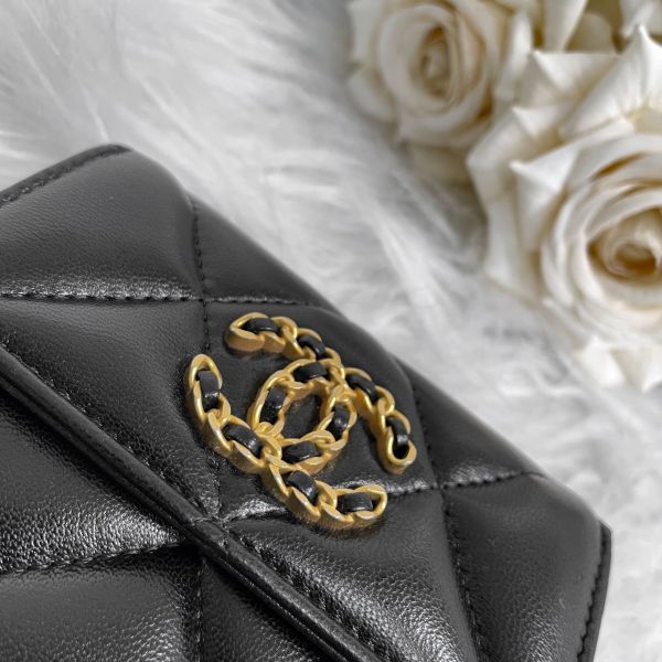 【9.5成新】【12期0利率】Chanel 19羊皮三折短夾 黑/金 