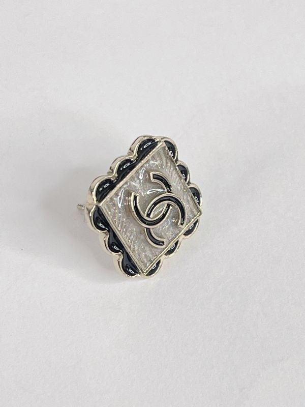【未使用閒置品】CHANEL 24B蕾絲方糖耳針 