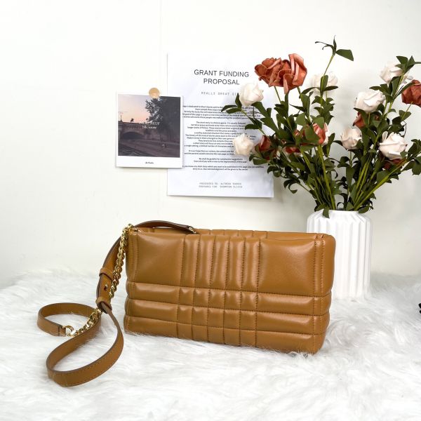 【12期0利率】BURBERRY  LOLA TB皮革船型斜背包【9成新】 