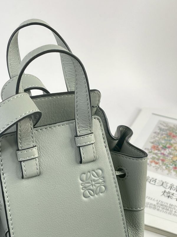 【95成新】LOEWE Mini Hammock 小牛皮 