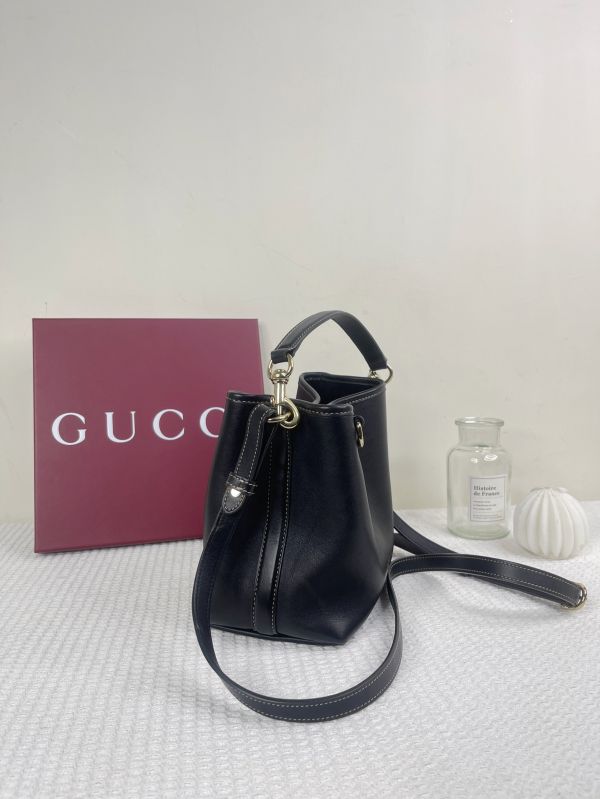 【分期0利率】GUCCI GG Emblem系列小號水桶包 【95成新】 