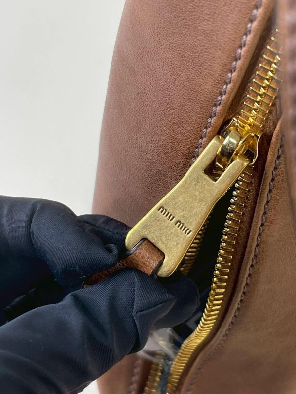 【9成新】MIUMIU 皮革飯盒包 