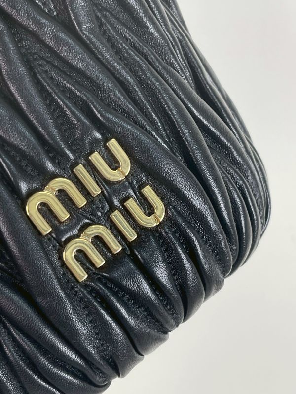 【未使用閒置品】MIUMIU Matelasse 納帕皺摺迷你抽繩水桶包 
