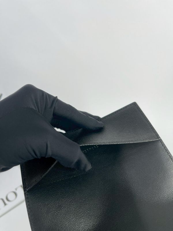 【99成新】YSL 粒面壓紋皮革護照套 