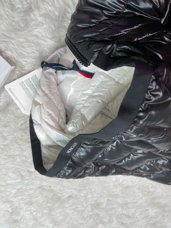 【分期0利率】MONCLER Ragot 羽絨連帽背心【全新品】