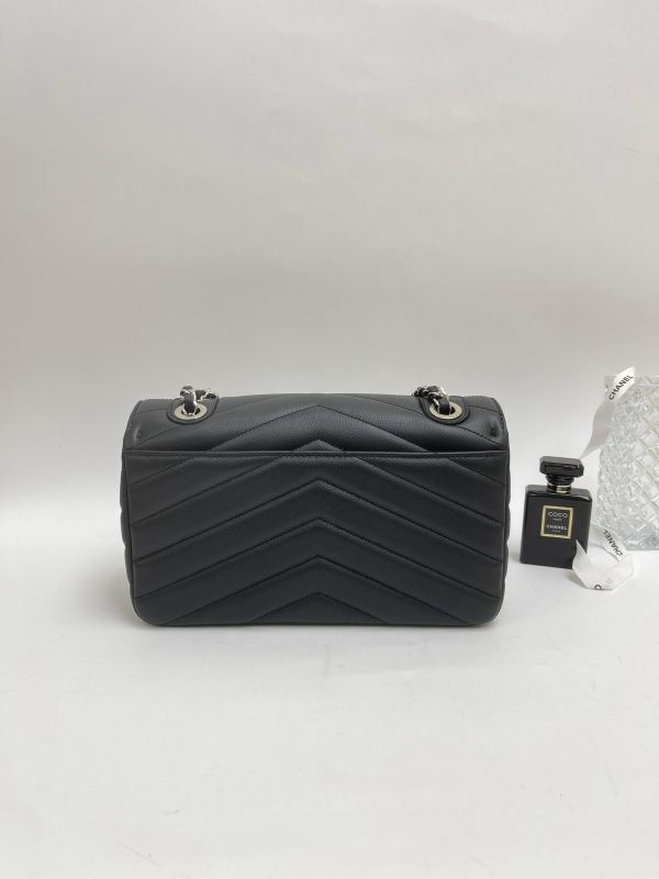 【未使用閒置品】CHANEL 山型紋翻蓋包 