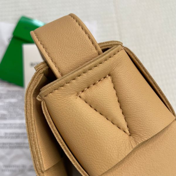 【9.5成新】【12期0利率】BV Cassette578004 5*3格 奶茶色Almond 