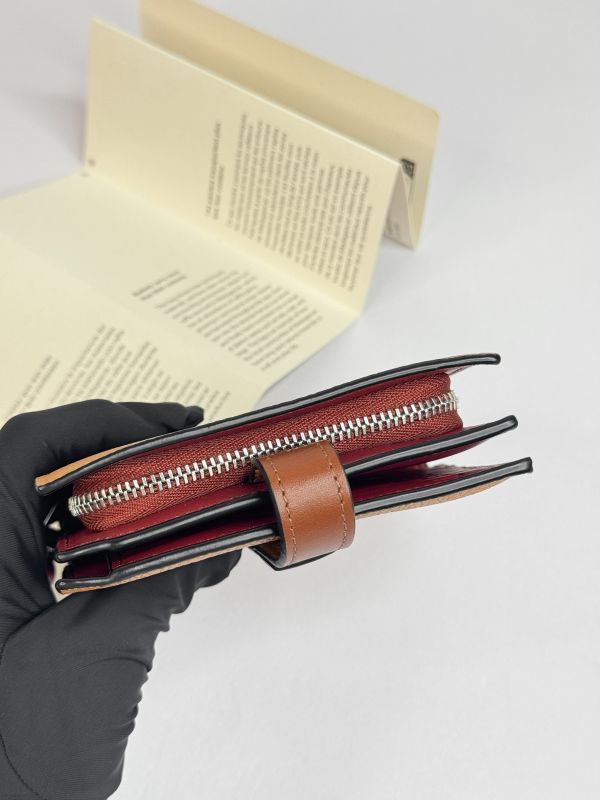 【分期0利率】LOEWE 小牛皮小型拉鍊短夾【95成新】 