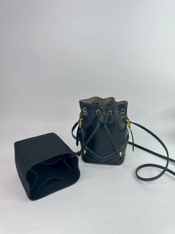 【分期0利率】FENDI Mon Treso 小牛皮水桶包【9成新】附贈原價17200老花提把 