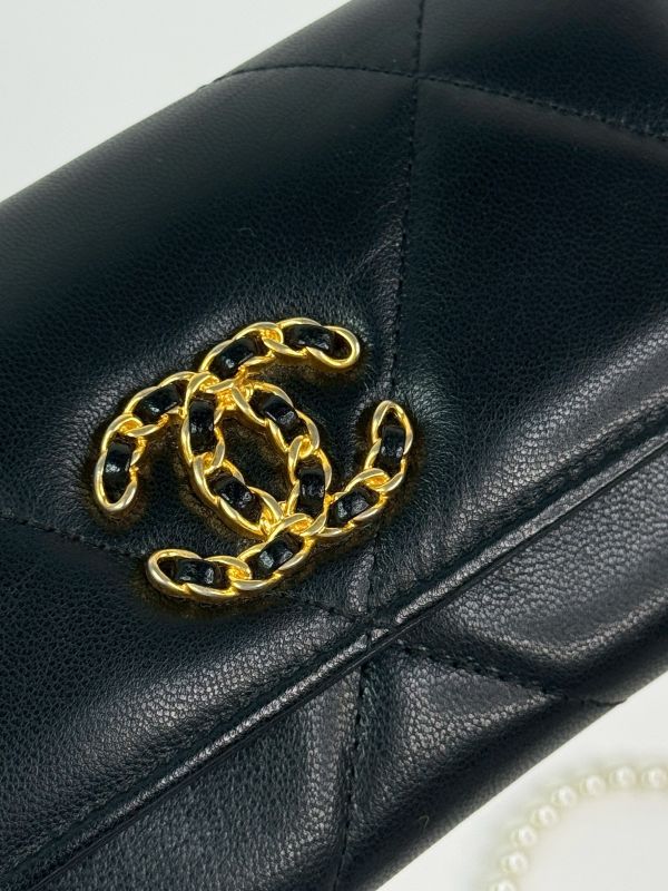 【分期0利率】CHANEL  19 中夾 【9成新】