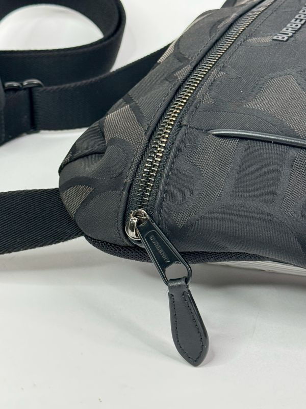 【分期0利率】BURBERRY Archie BT滿板斜垮胸包【85成新】 