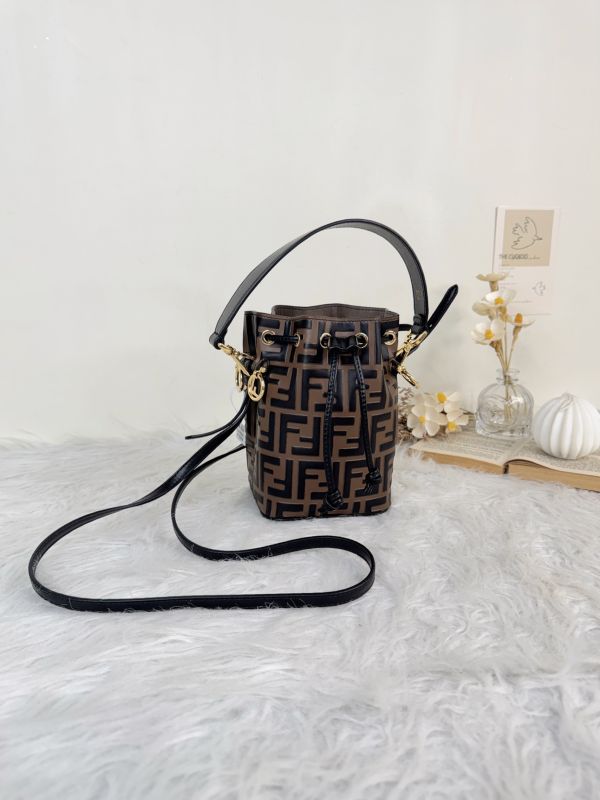 【分期0利率】FENDI Mon Tresor迷你水桶包【未使用閒置品】 