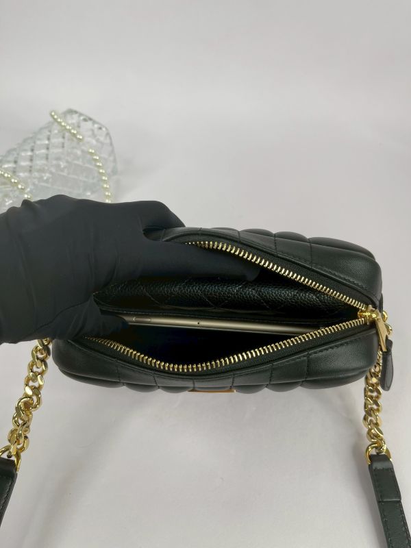 【分期0利率】BURBERRY Lola 羊皮縫線迷你斜背相機包【95成新】 