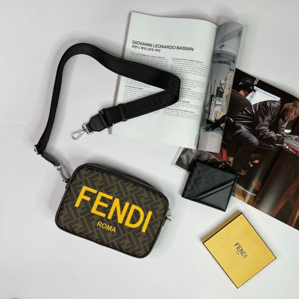 【12期0利率】【全新品】FENDI FF老花拼色側背拉鍊相機包【現金價】 