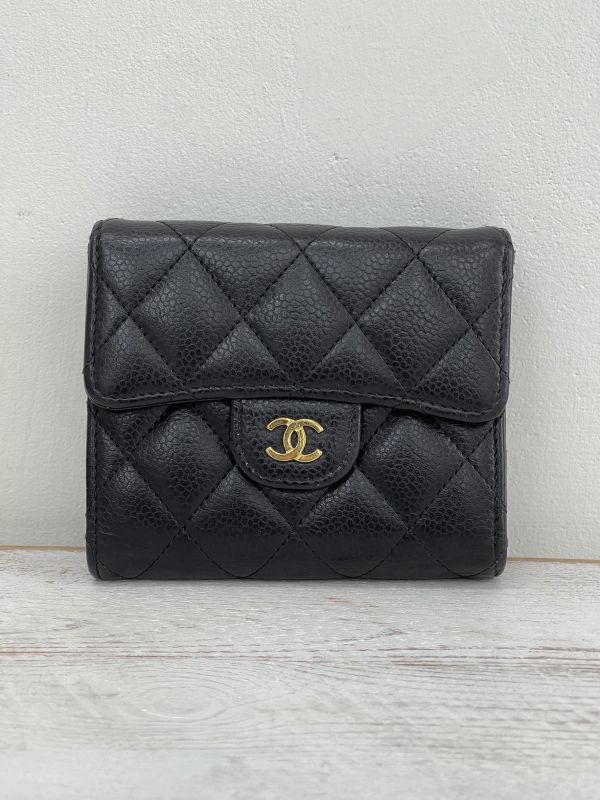 【9成新】CHANEL COCO 背面拉鍊三折短夾 