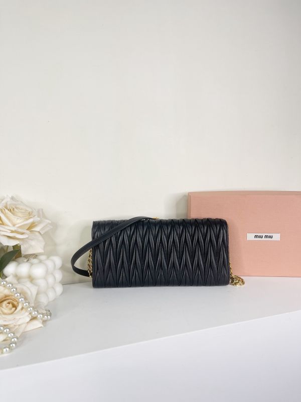 【分期0利率】MIUMIU MATELASSE 鍊條WOC【85成新】 