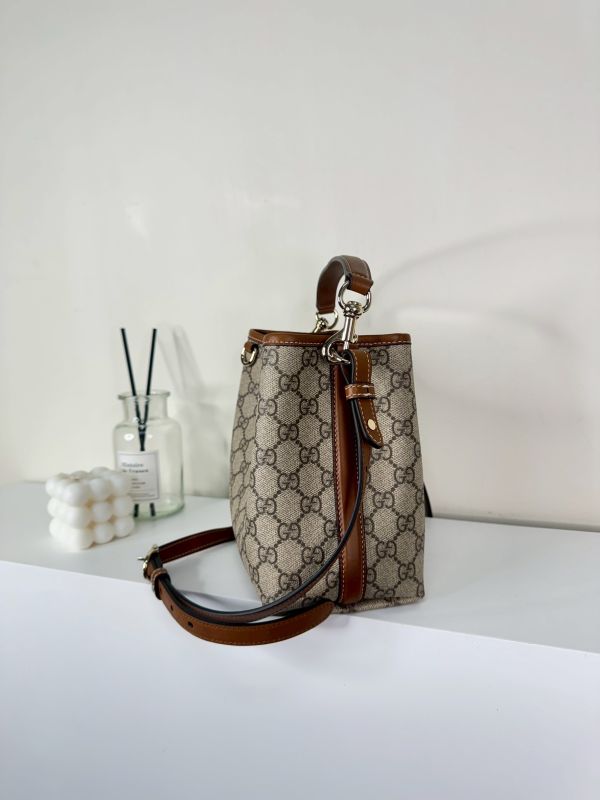【分期0利率】GUCCI GG Emblem系列小號水桶包 【99成新】 