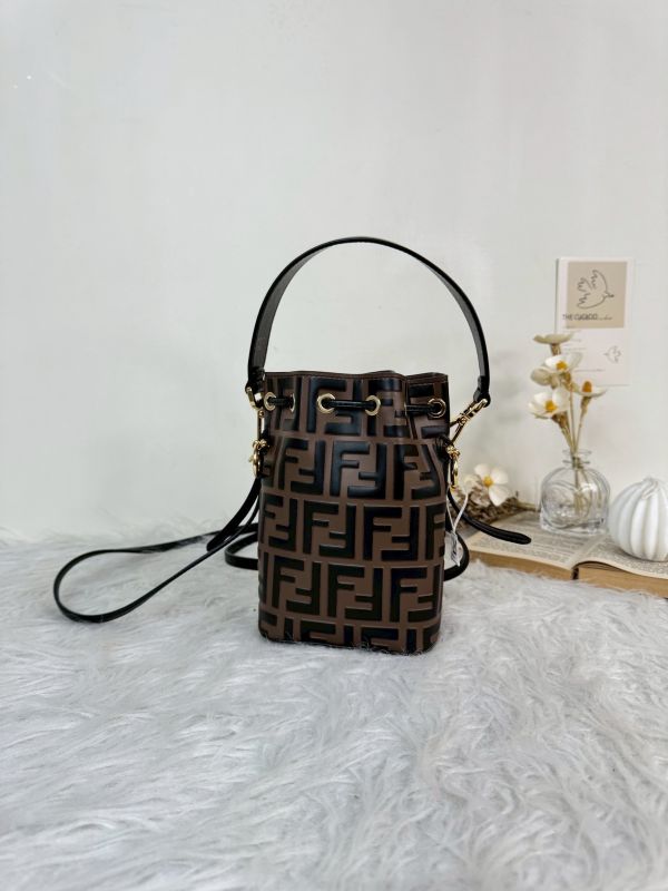 【分期0利率】FENDI Mon Tresor迷你水桶包【未使用閒置品】 