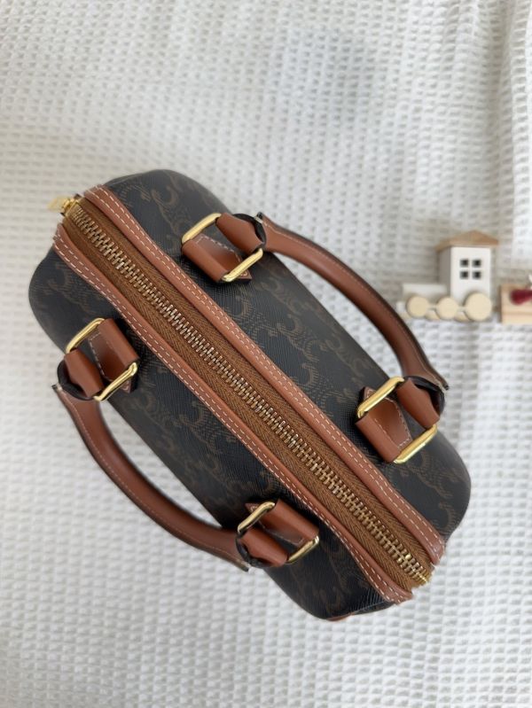 【12 期 0 利率】CELINE 新款凱旋門老花SPEEDY小號【23年7月歐洲購證】【95成】 