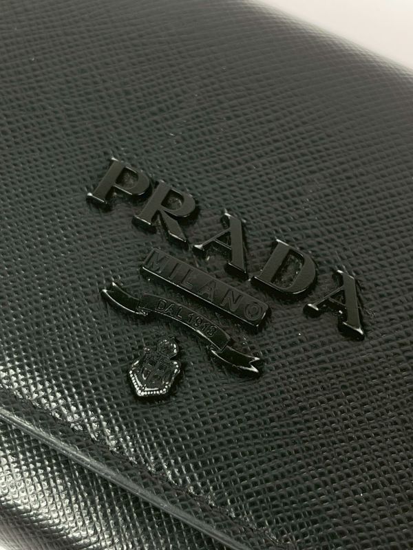 【分期0利率】PRADA 浮雕LOGO 防刮信封長夾【85成新】 