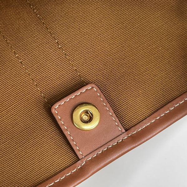 【12期0利率】CELINE  TRIOMPHE老花小號水桶包【95成新】 