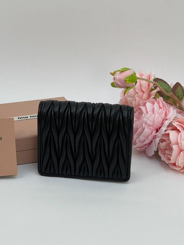 【全新品】MIUMIU Matelassé 對開短夾 