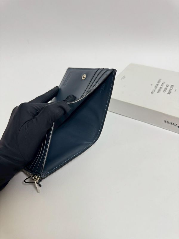 【未使用閒置品】LOEWE 小牛皮對折拉鍊短夾 