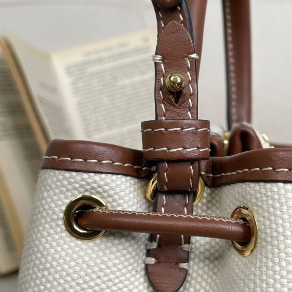【12期0利率】BURBERRY  TB帆布迷你水桶包【95成新】 