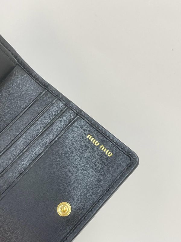 【全新品】MIUMIU Matelassé 對開短夾 