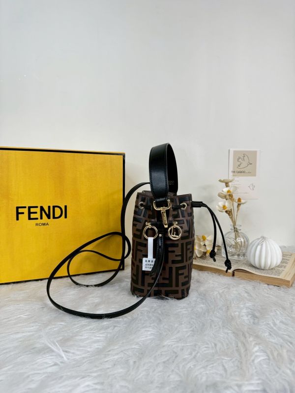 【分期0利率】FENDI Mon Tresor迷你水桶包【未使用閒置品】 