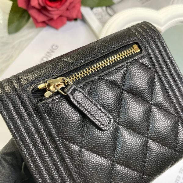 【99 成新】【12 期 0 利率】Chanel  Boy牛皮金扣 三折短夾 