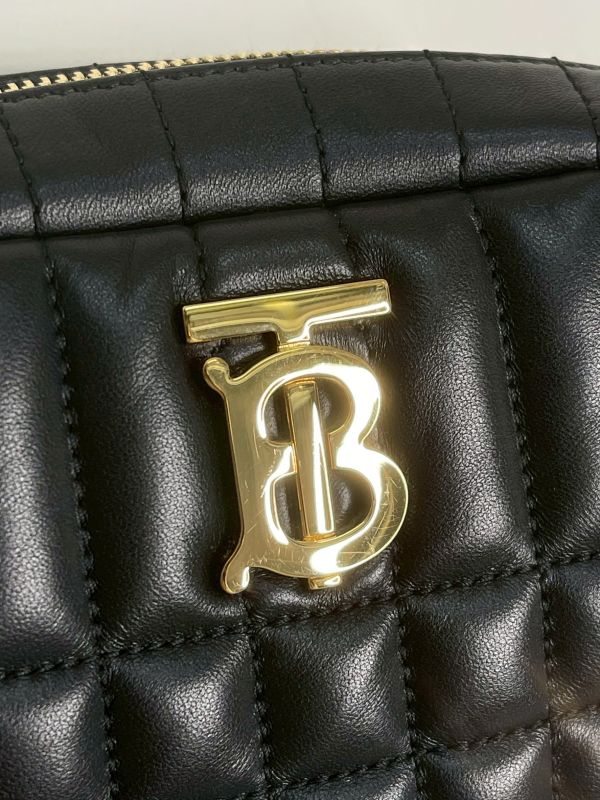 【99成新】BURBERRY Lola 羊皮縫線迷你斜背相機包 