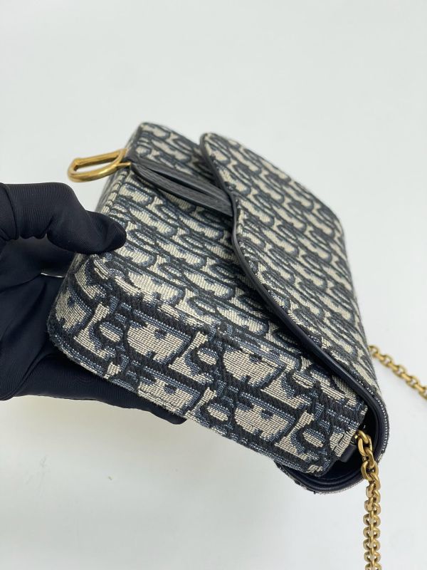 【95成新】DIOR Saddle 中型附鏈帶手拿包 