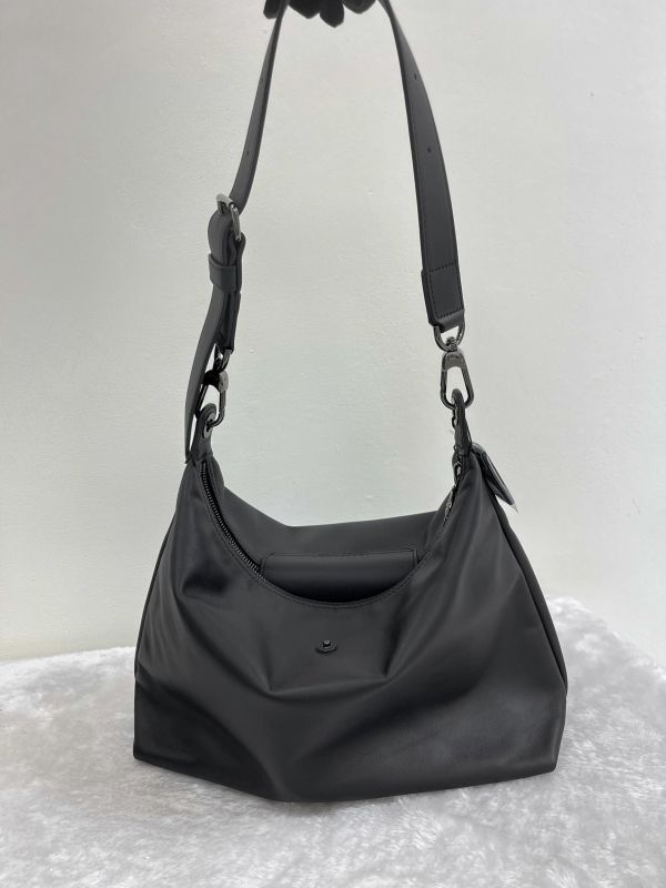【99成新】LONGCHAMP Le Pliage Xtra 半月形單肩包 M 