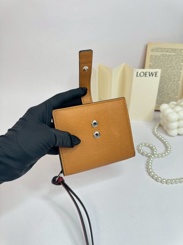 【分期0利率】LOEWE 小牛皮小型拉鍊短夾【95成新】 