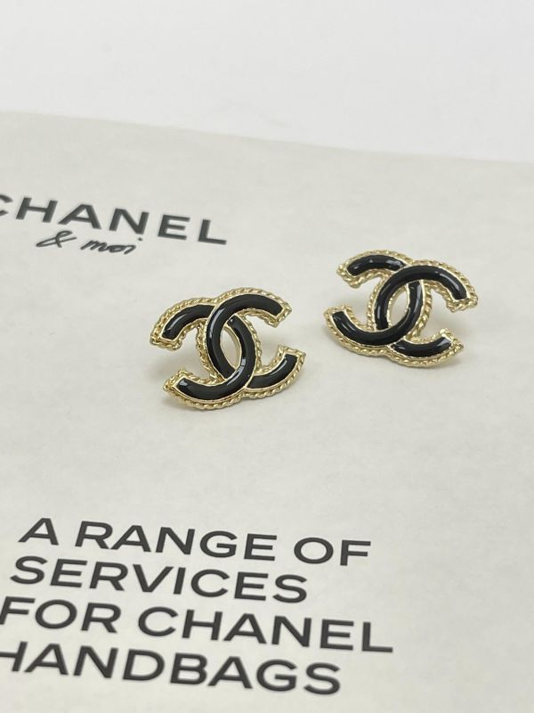 【99成新】CHANEL 24SS珐瑯麻花雙C耳針 
