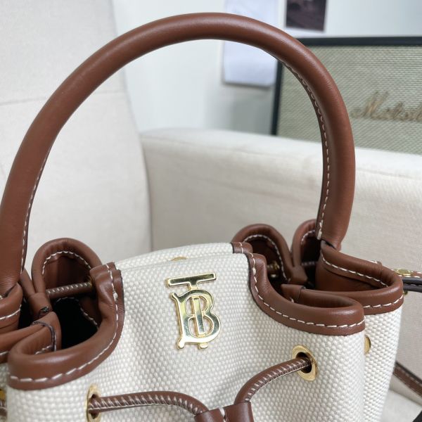 【12期0利率】BURBERRY  TB帆布迷你水桶包【95成新】 