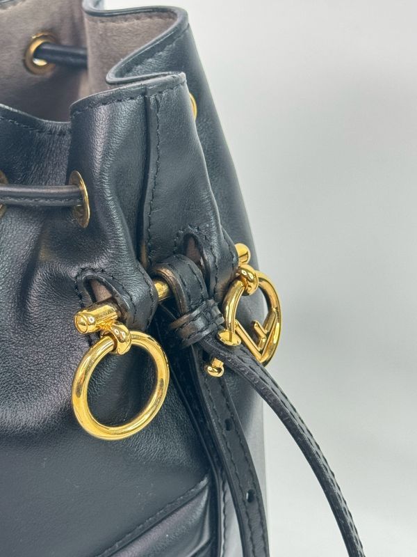 【分期0利率】FENDI Mon Treso 小牛皮水桶包【9成新】附贈原價17200老花提把 