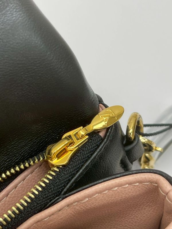 【99成新】LV Pochette Coussin 