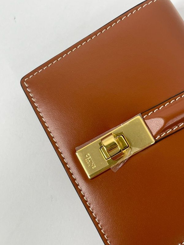 【未使用閒置品】CELINE 16翻蓋卡包 