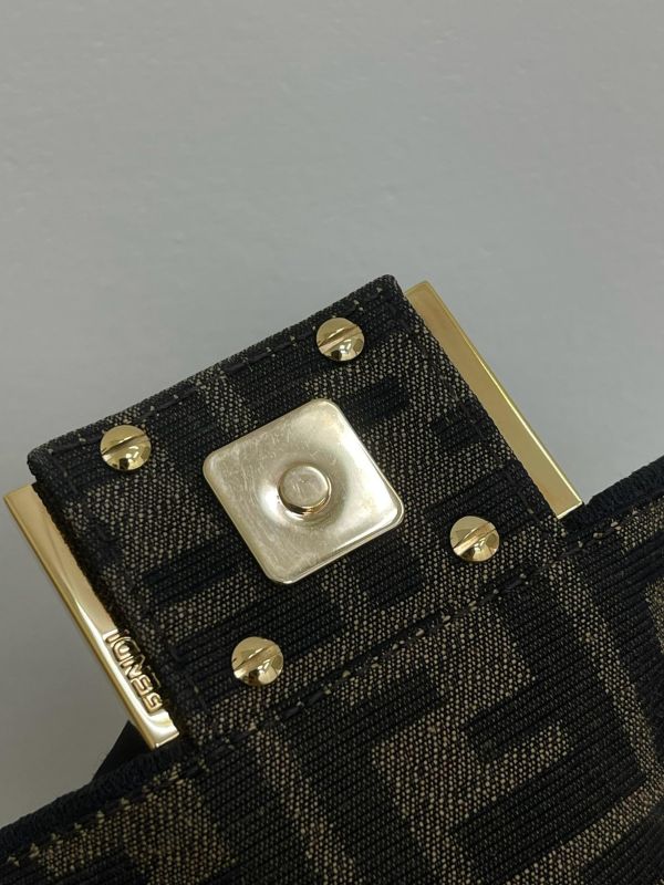 【95成新】FENDI 老花迷你法棍包 